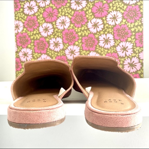 a new day Pink 💗suede flats size 9 **very good condition** - Picture 7 of 8